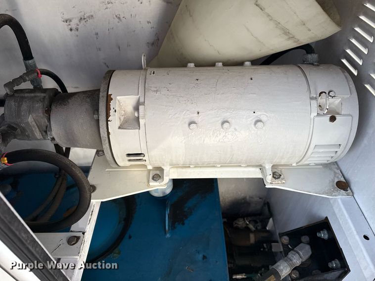 image for item EG2661 2011 Peterbilt 367 crane truck