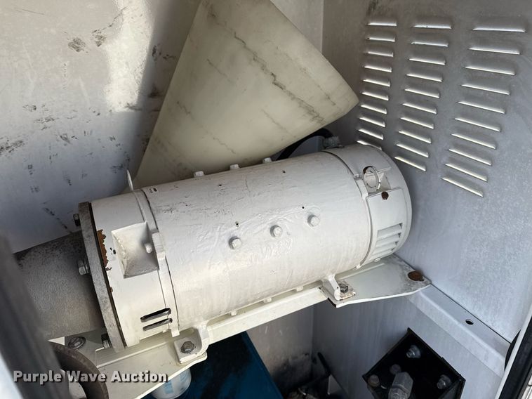 image for item EG2661 2011 Peterbilt 367 crane truck