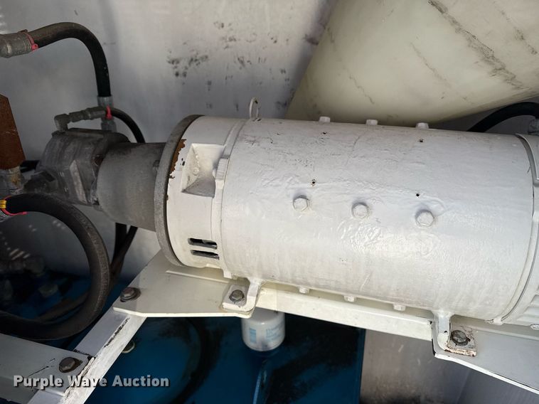 image for item EG2661 2011 Peterbilt 367 crane truck