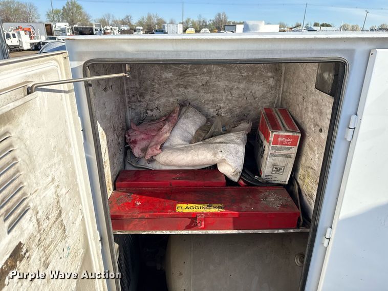 image for item EG2661 2011 Peterbilt 367 crane truck