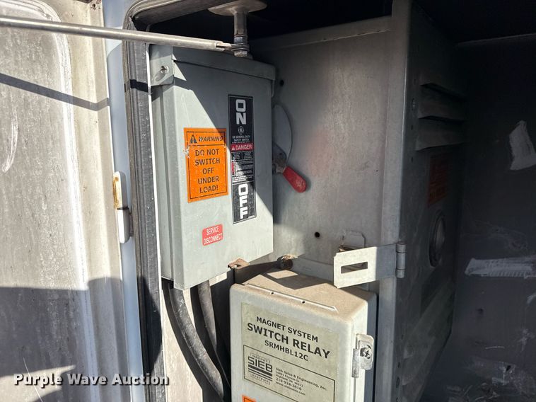 image for item EG2661 2011 Peterbilt 367 crane truck