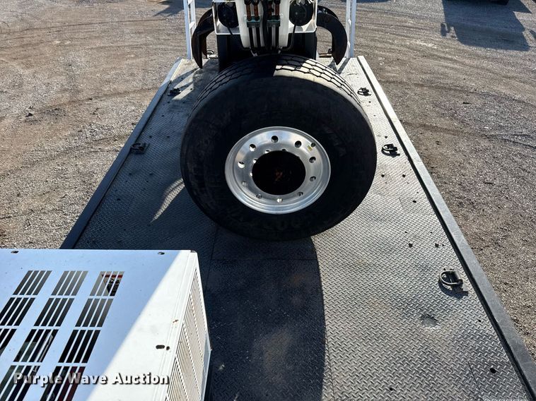 image for item EG2661 2011 Peterbilt 367 crane truck