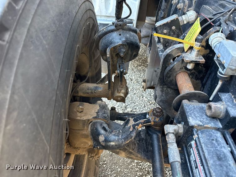 image for item EG2661 2011 Peterbilt 367 crane truck