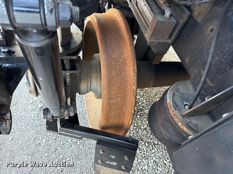 image for item EG2661 2011 Peterbilt 367 crane truck