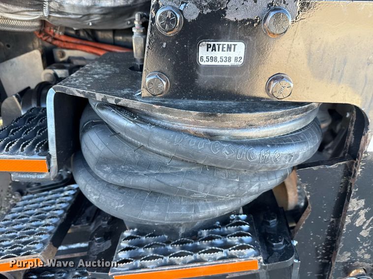 image for item EG2661 2011 Peterbilt 367 crane truck