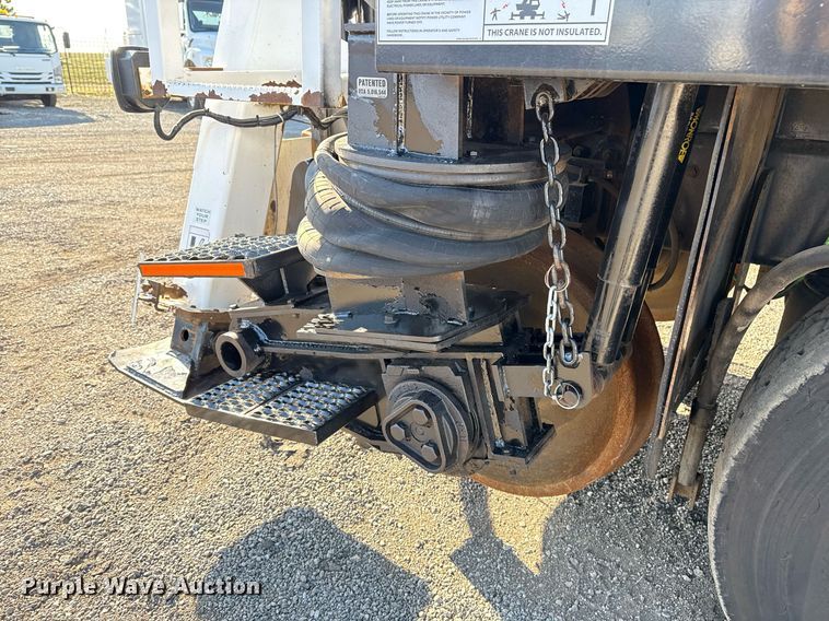 image for item EG2661 2011 Peterbilt 367 crane truck