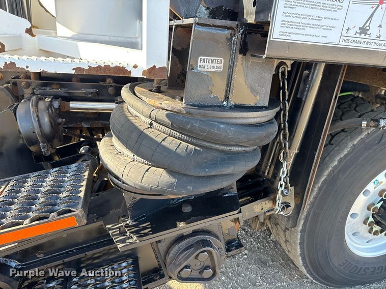 image for item EG2661 2011 Peterbilt 367 crane truck