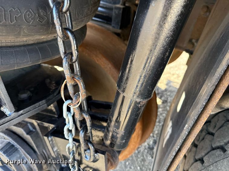 image for item EG2661 2011 Peterbilt 367 crane truck