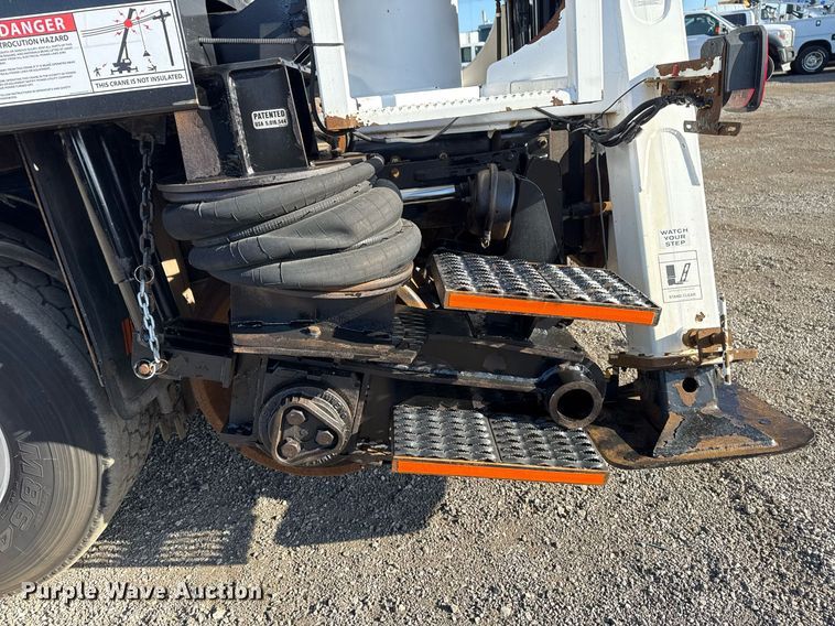 image for item EG2661 2011 Peterbilt 367 crane truck