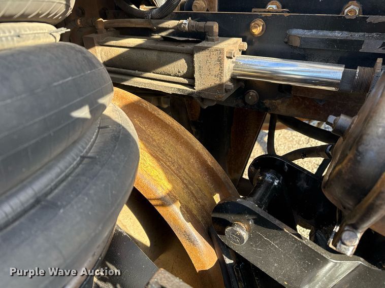 image for item EG2661 2011 Peterbilt 367 crane truck