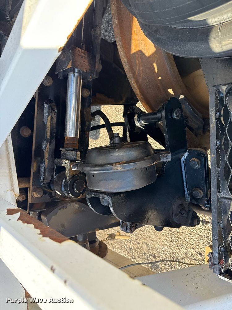 image for item EG2661 2011 Peterbilt 367 crane truck