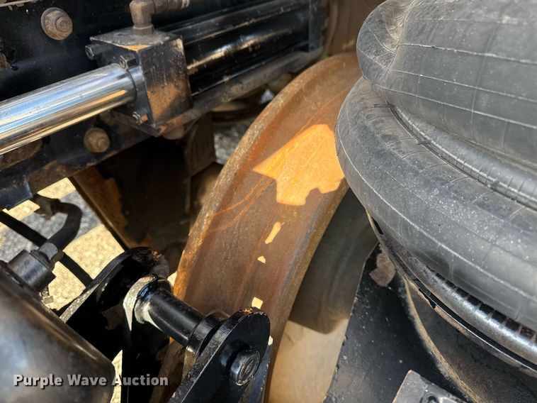 image for item EG2661 2011 Peterbilt 367 crane truck