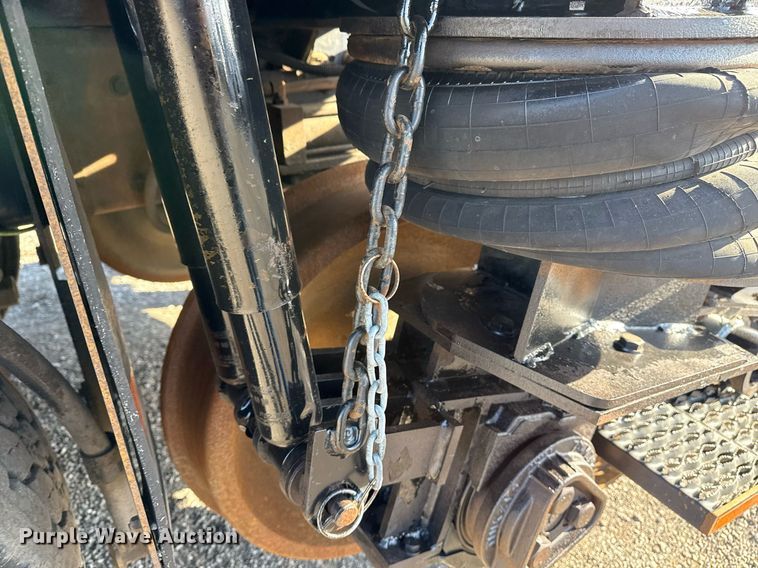 image for item EG2661 2011 Peterbilt 367 crane truck