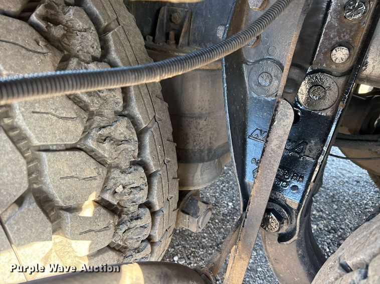 image for item EG2661 2011 Peterbilt 367 crane truck