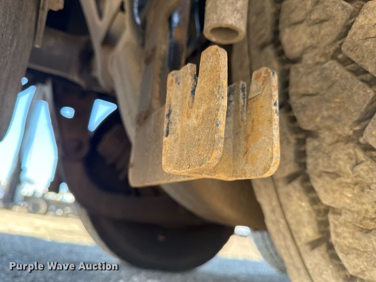 image for item EG2661 2011 Peterbilt 367 crane truck