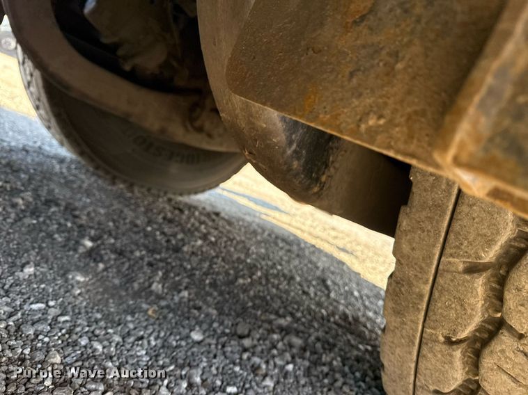 image for item EG2661 2011 Peterbilt 367 crane truck