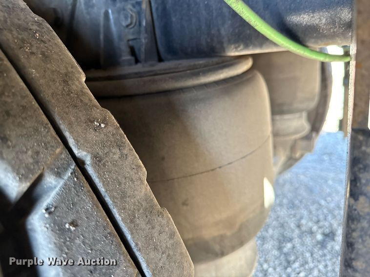 image for item EG2661 2011 Peterbilt 367 crane truck