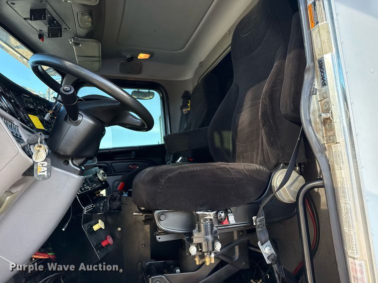 image for item EG2661 2011 Peterbilt 367 crane truck