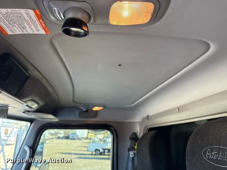 image for item EG2661 2011 Peterbilt 367 crane truck