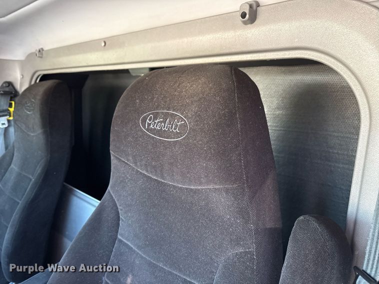 image for item EG2661 2011 Peterbilt 367 crane truck