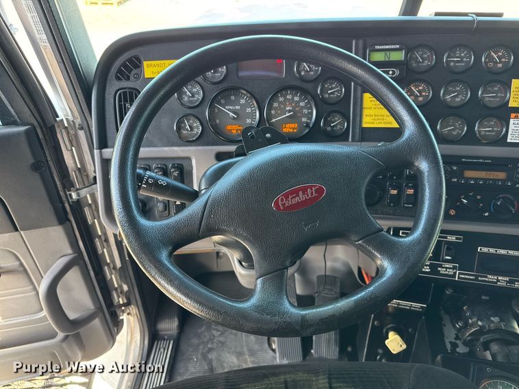 image for item EG2661 2011 Peterbilt 367 crane truck