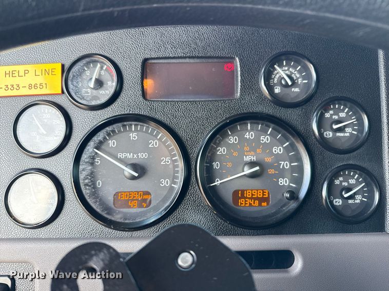 image for item EG2661 2011 Peterbilt 367 crane truck