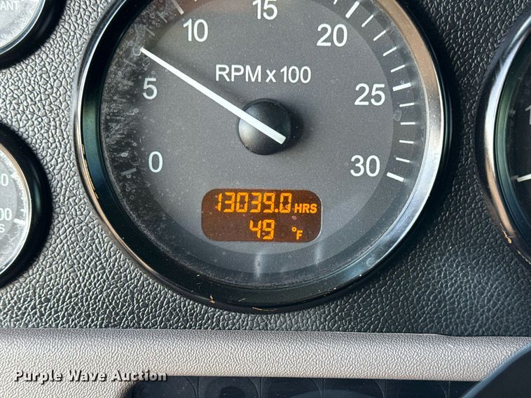 image for item EG2661 2011 Peterbilt 367 crane truck