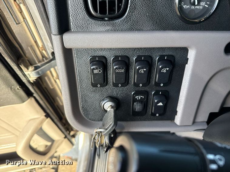 image for item EG2661 2011 Peterbilt 367 crane truck