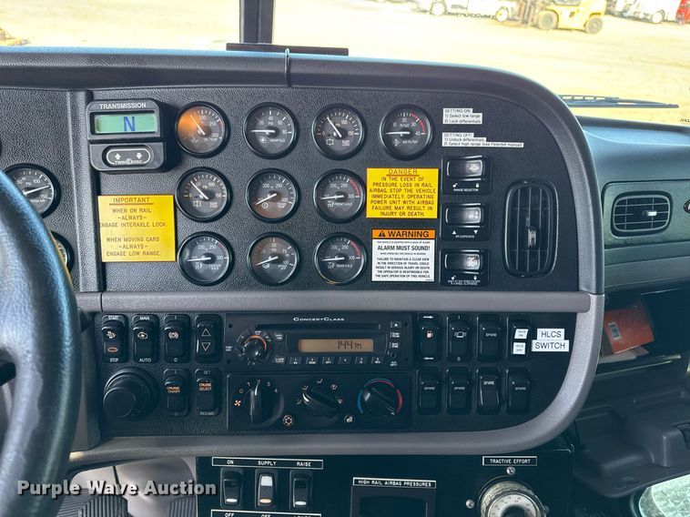 image for item EG2661 2011 Peterbilt 367 crane truck