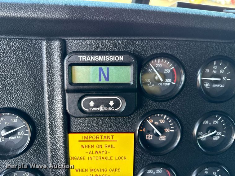 image for item EG2661 2011 Peterbilt 367 crane truck