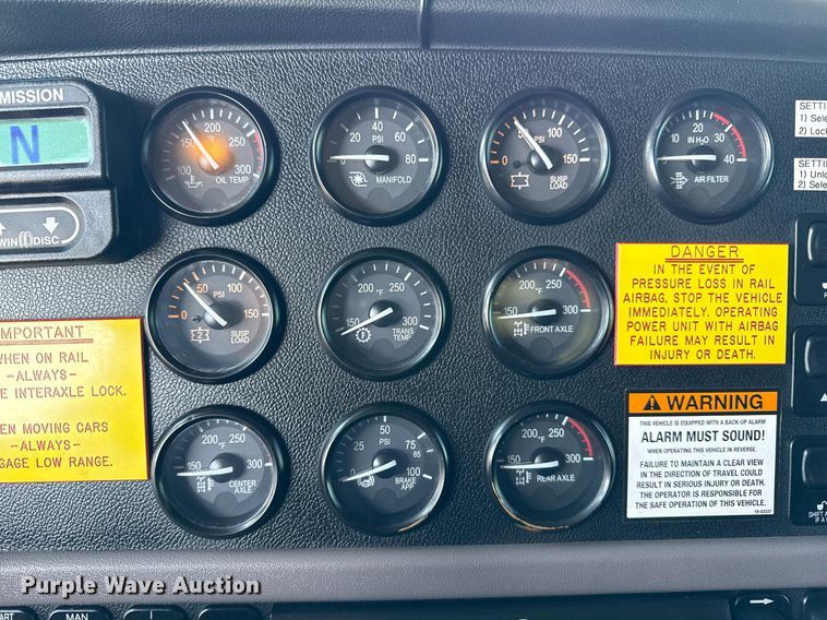 image for item EG2661 2011 Peterbilt 367 crane truck