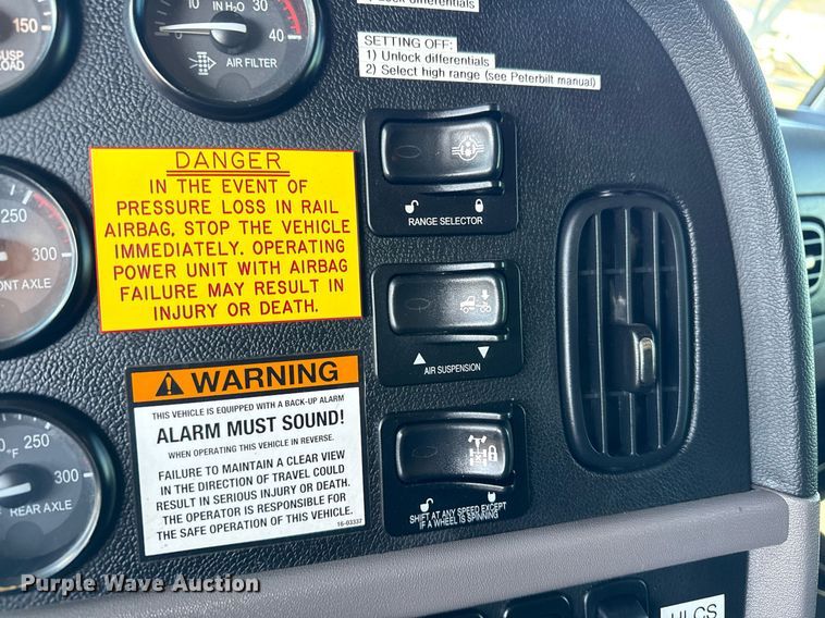 image for item EG2661 2011 Peterbilt 367 crane truck