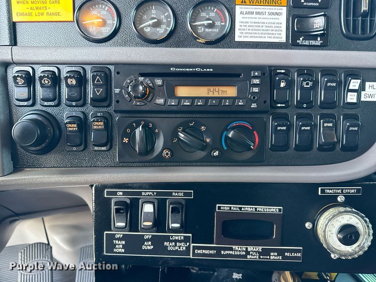 image for item EG2661 2011 Peterbilt 367 crane truck