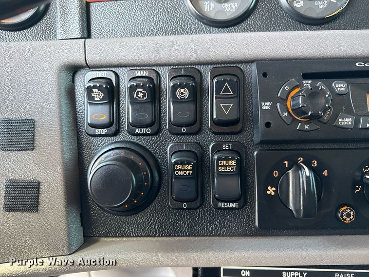 image for item EG2661 2011 Peterbilt 367 crane truck