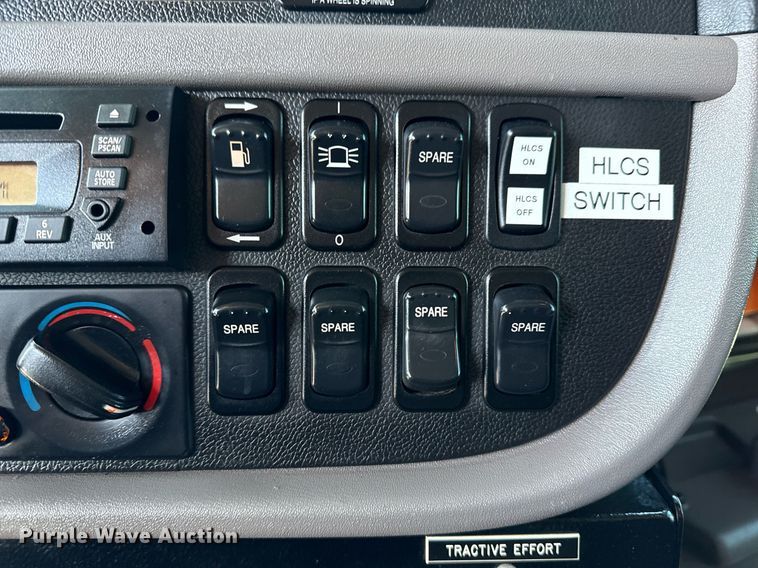 image for item EG2661 2011 Peterbilt 367 crane truck