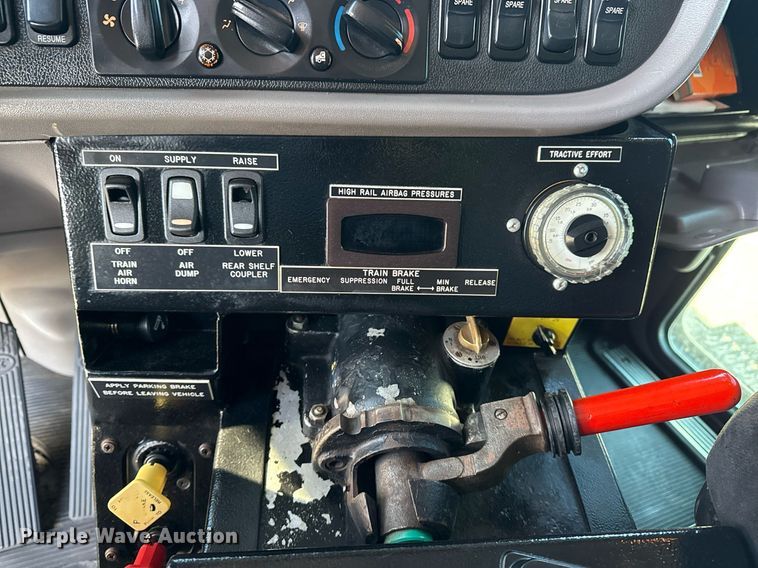 image for item EG2661 2011 Peterbilt 367 crane truck