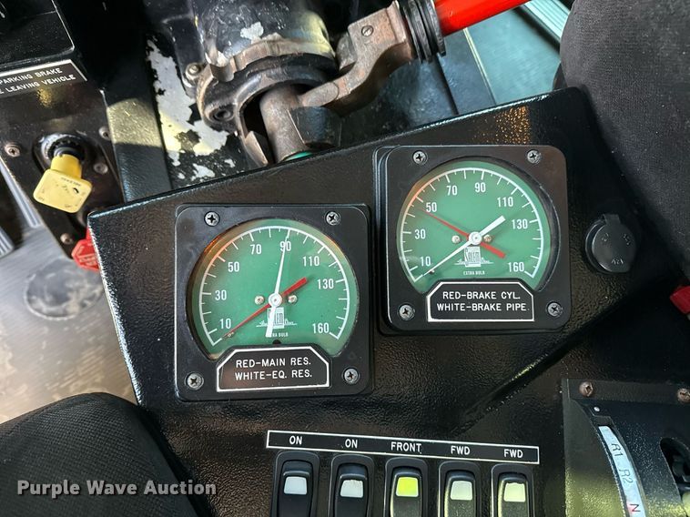 image for item EG2661 2011 Peterbilt 367 crane truck