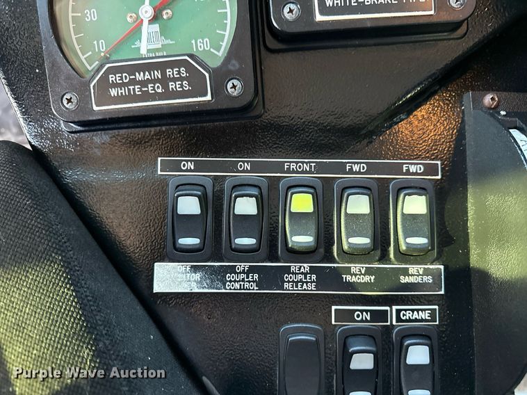 image for item EG2661 2011 Peterbilt 367 crane truck