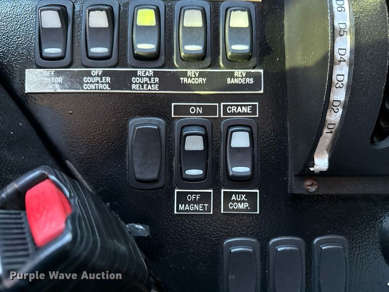 image for item EG2661 2011 Peterbilt 367 crane truck