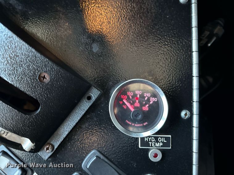 image for item EG2661 2011 Peterbilt 367 crane truck