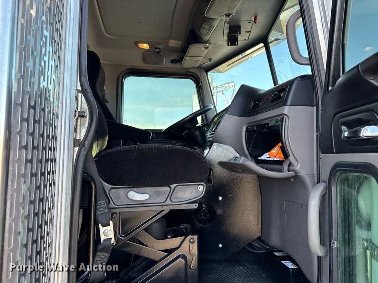 image for item EG2661 2011 Peterbilt 367 crane truck