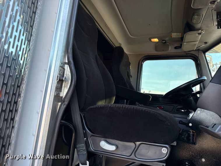 image for item EG2661 2011 Peterbilt 367 crane truck