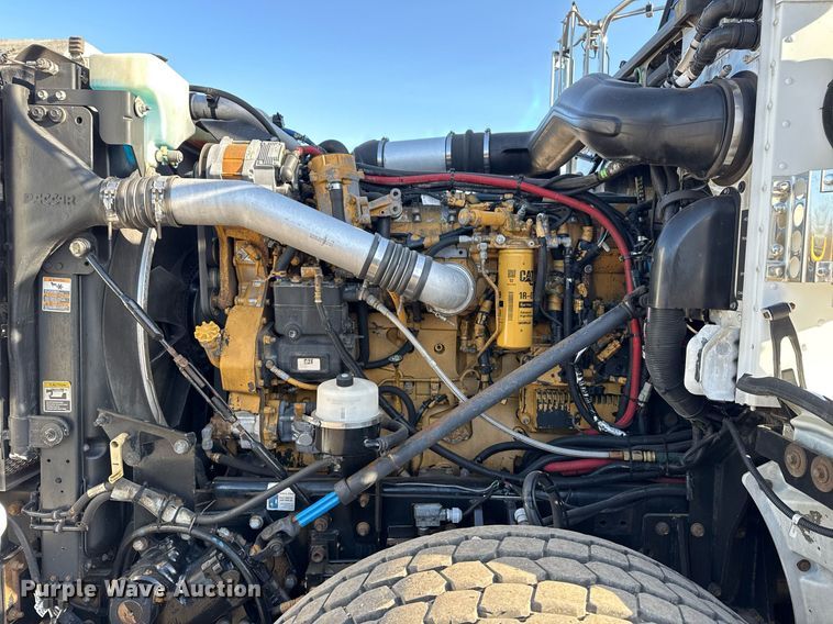 image for item EG2661 2011 Peterbilt 367 crane truck