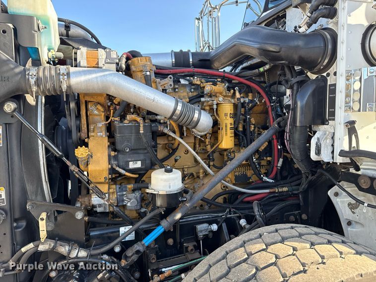 image for item EG2661 2011 Peterbilt 367 crane truck