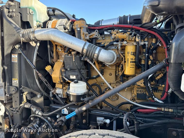 image for item EG2661 2011 Peterbilt 367 crane truck