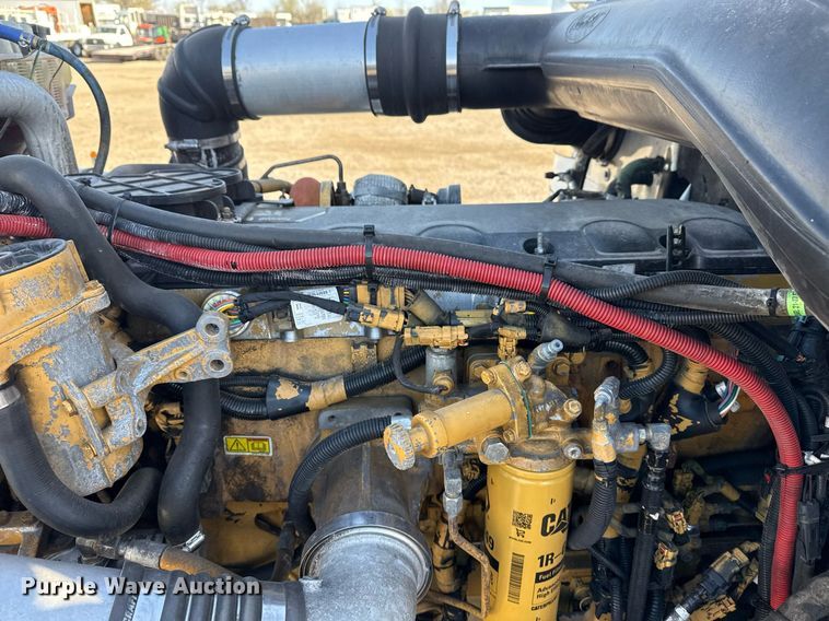 image for item EG2661 2011 Peterbilt 367 crane truck