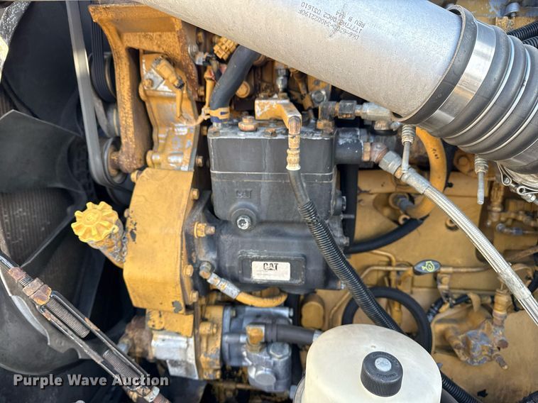 image for item EG2661 2011 Peterbilt 367 crane truck