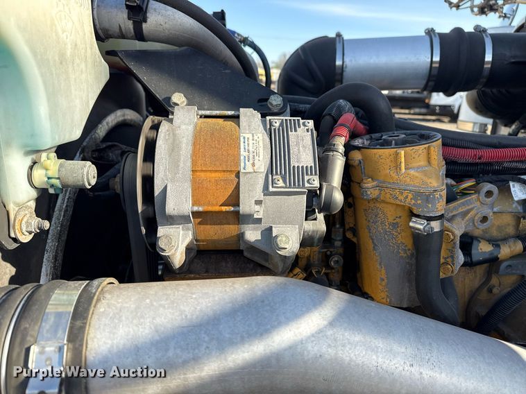 image for item EG2661 2011 Peterbilt 367 crane truck