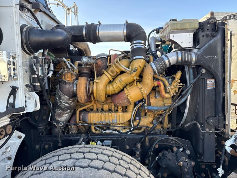 image for item EG2661 2011 Peterbilt 367 crane truck