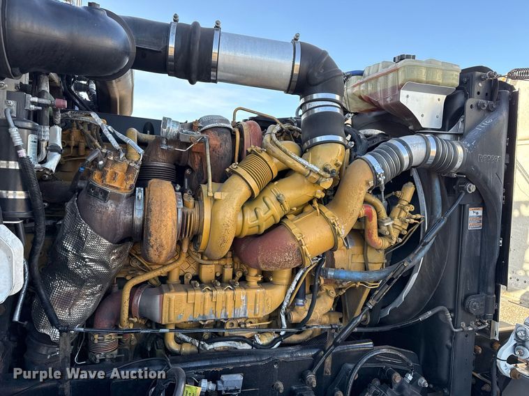 image for item EG2661 2011 Peterbilt 367 crane truck